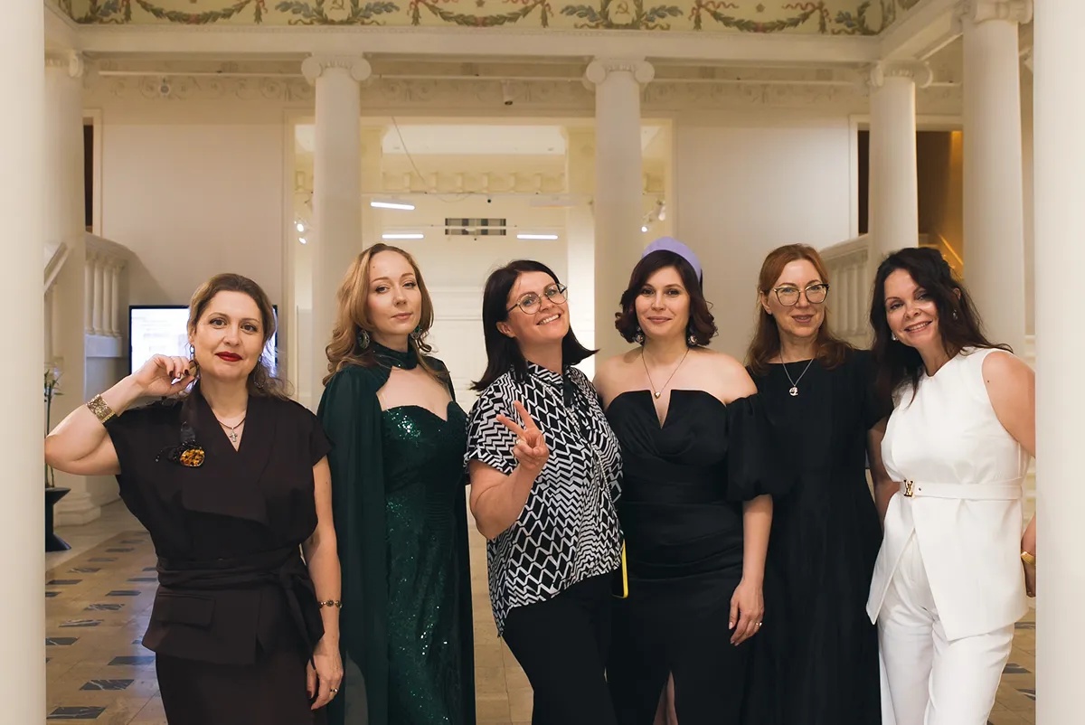 Преподаватели института