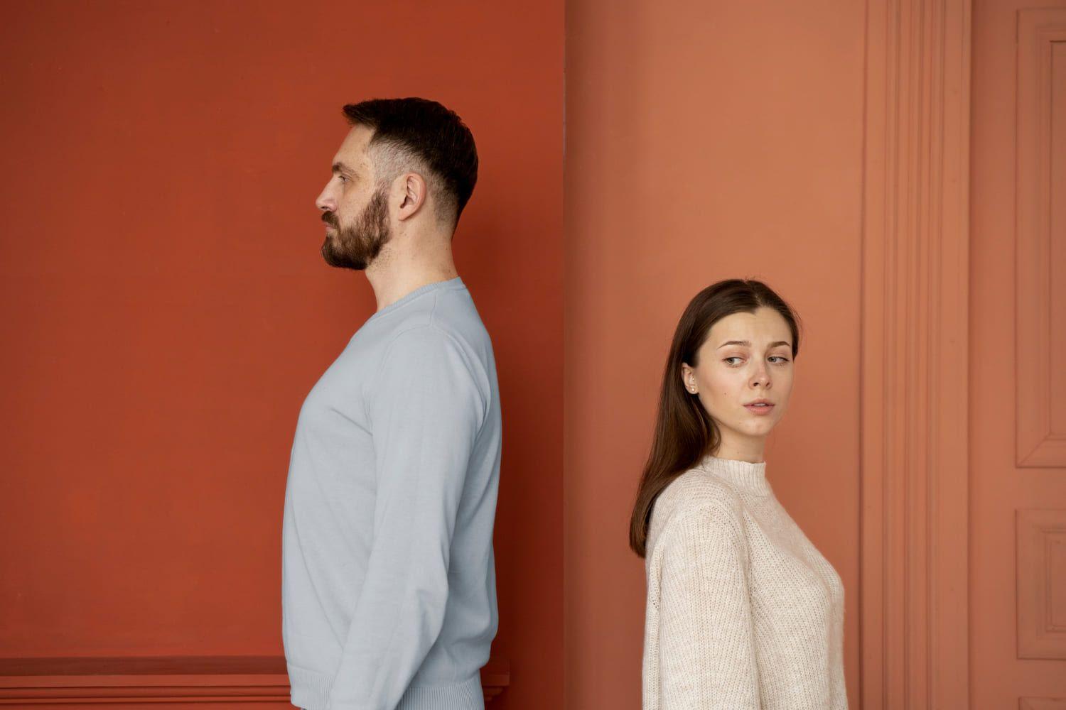 Чаще всего измена — это не случайная ошибка или минутная слабость, а следствие глубоких трудностей между двумя близкими людьми: разочарование, обиды, конфликты, ощущение одиночества.